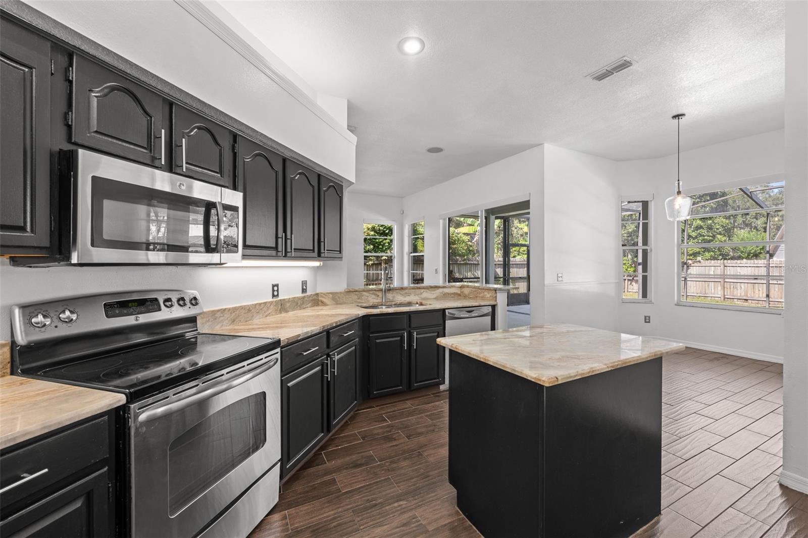 WALDEN LAKE - Residential