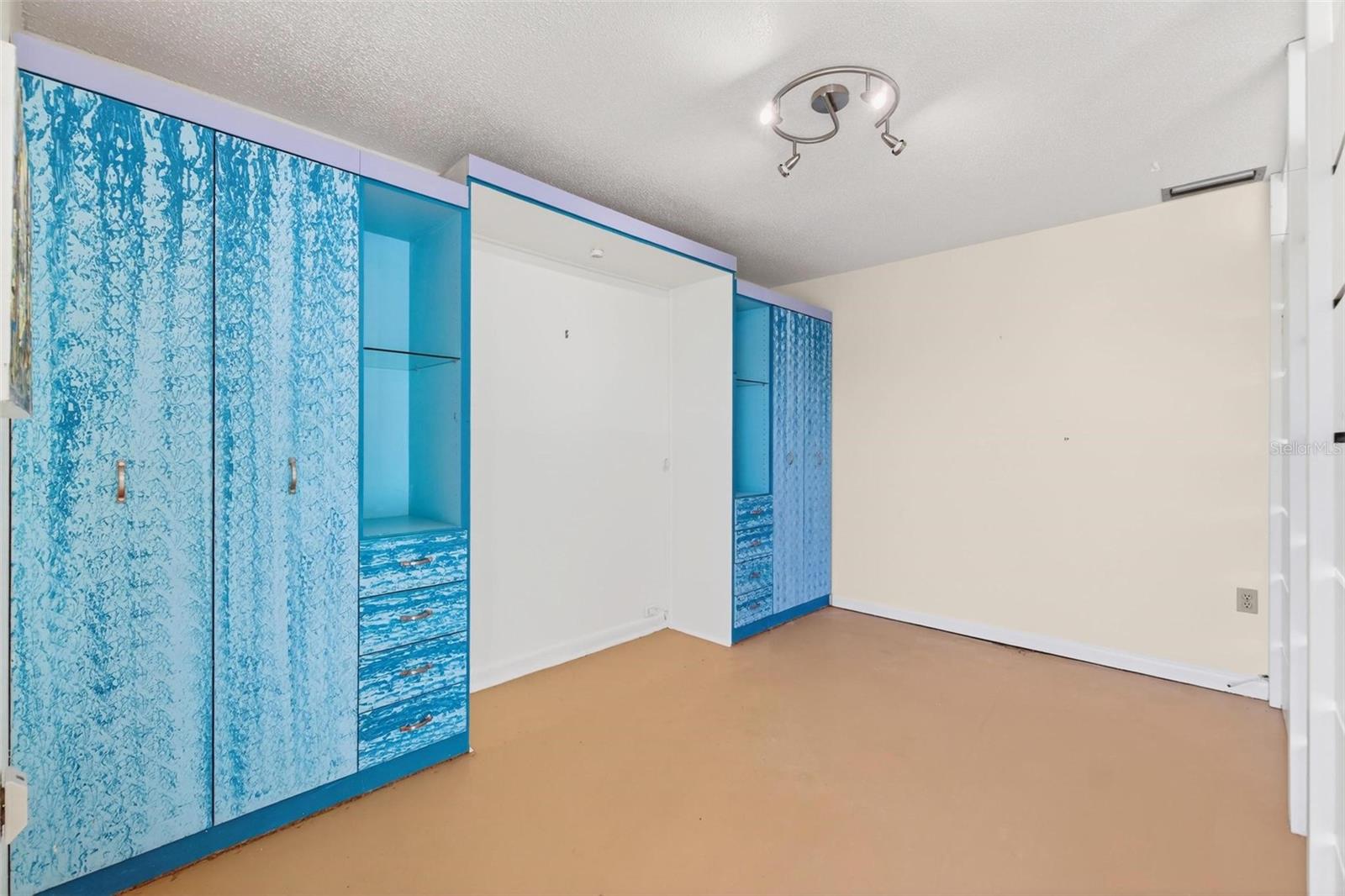 TOWN SHORES OF GULFPORT - Residential