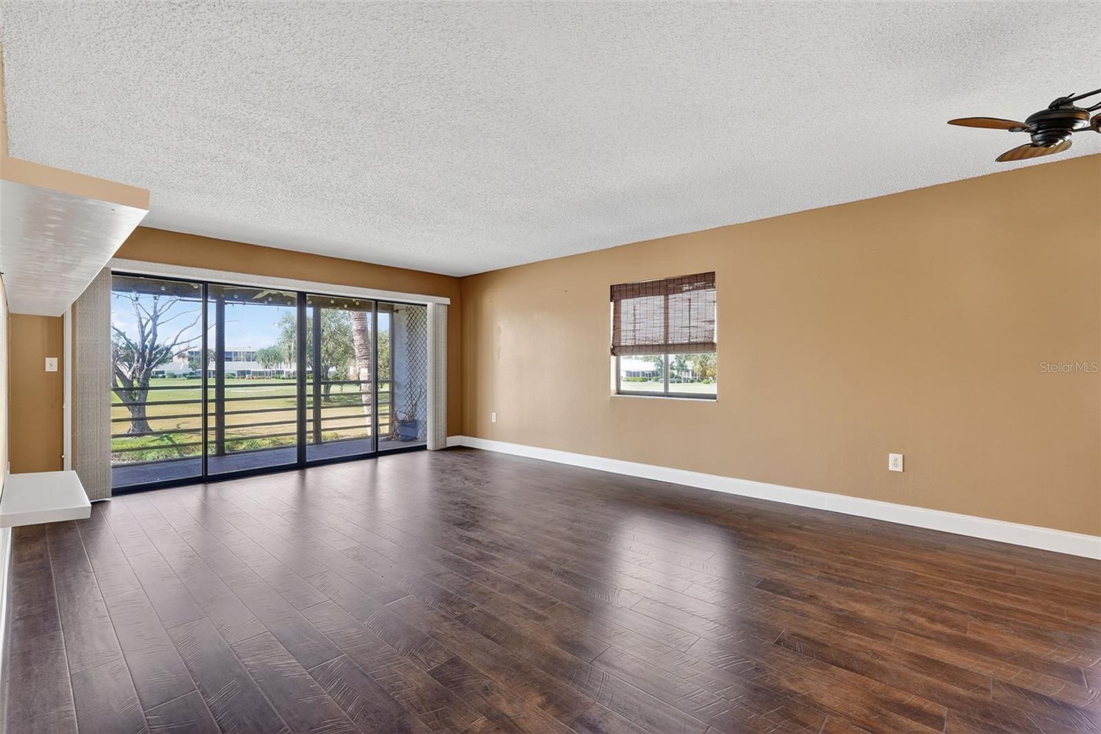 VALENCIA GARDEN III - Residential