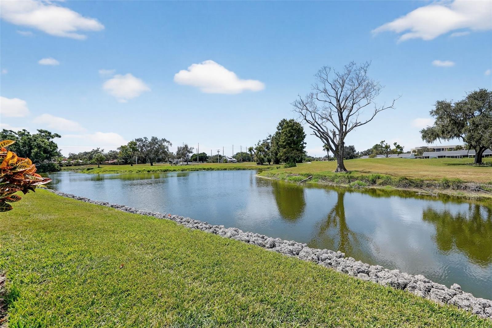 VALENCIA GARDEN III - Residential