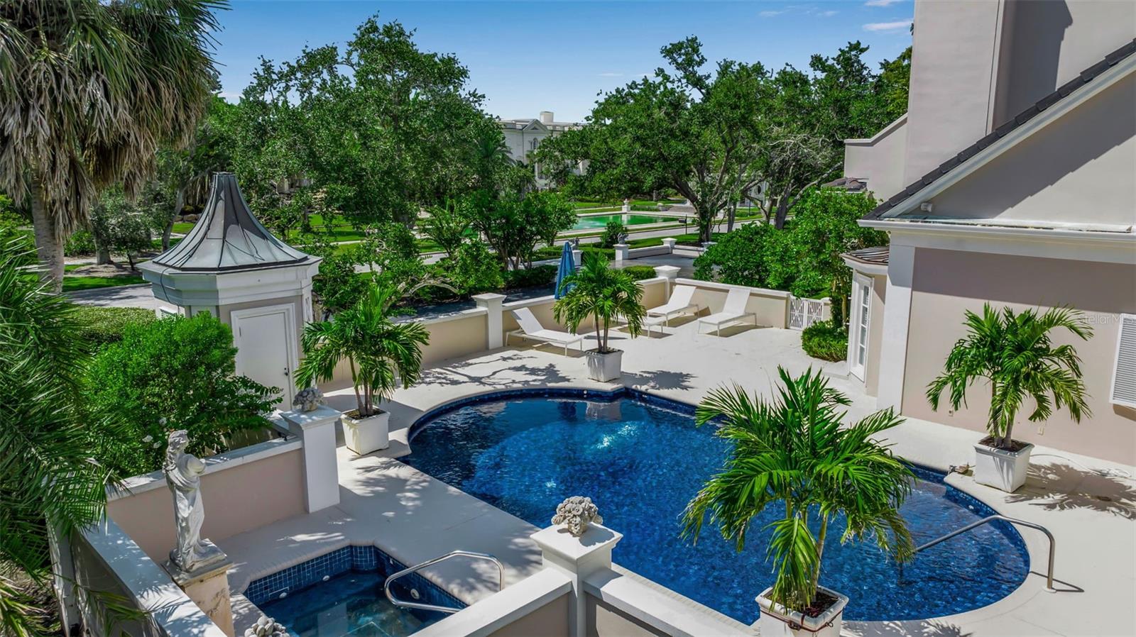 THE OAKS - Residential