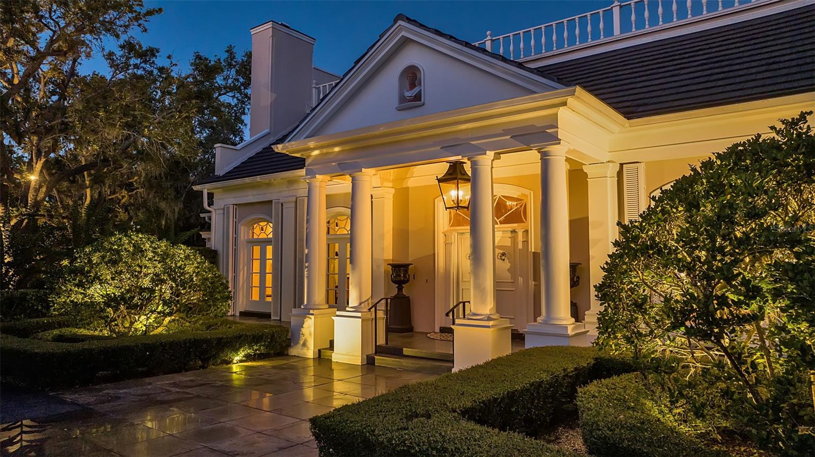 THE OAKS - Residential