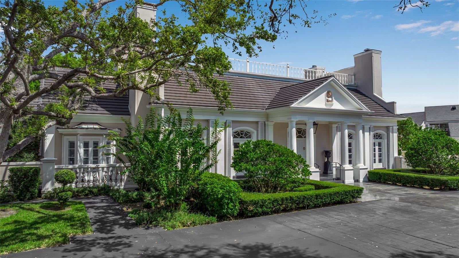 THE OAKS - Residential