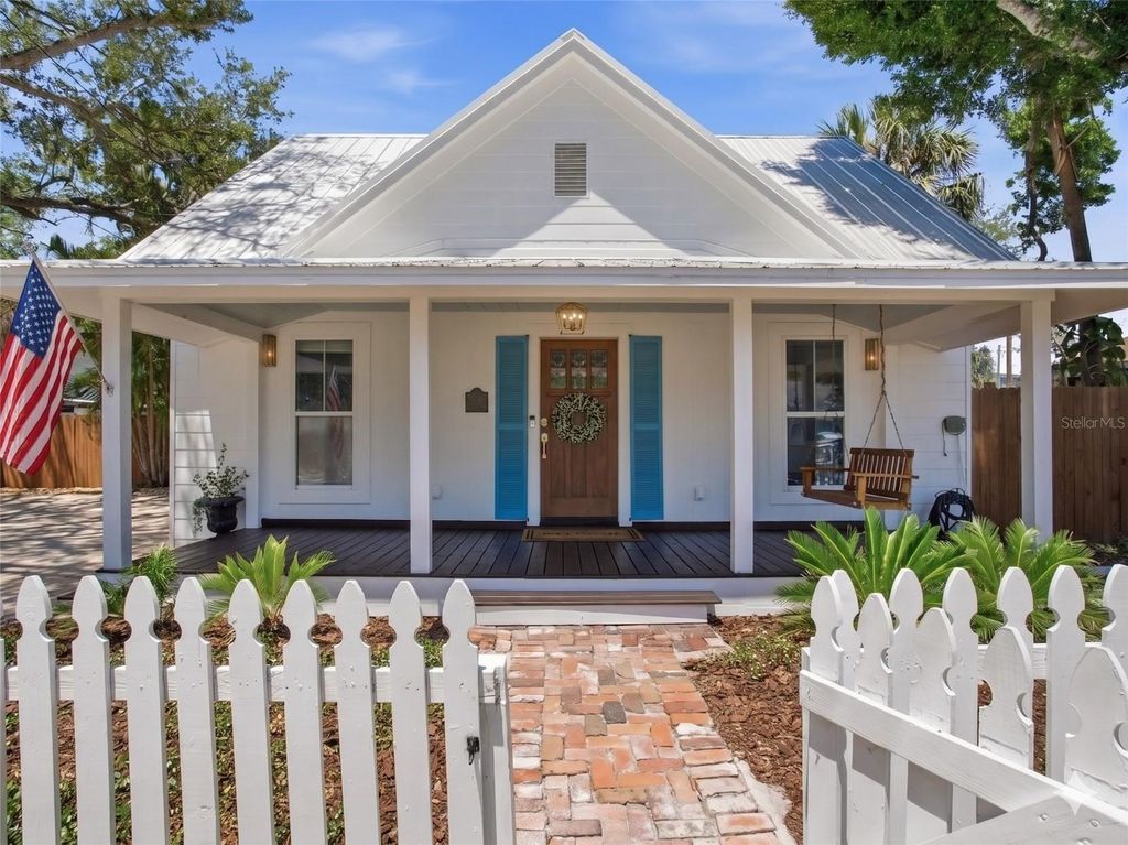 Photo of 7003 S West Shore Boulevard, Tampa, FL 33616 (MLS # TB8509867)
