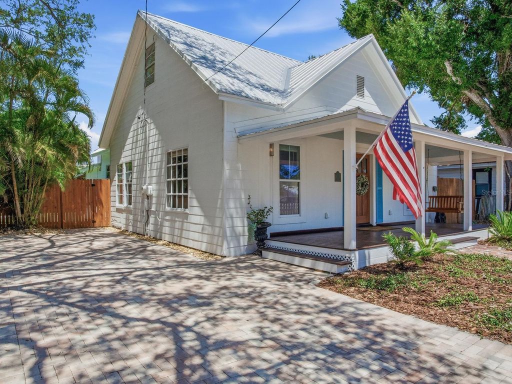 Photo of 7003 S West Shore Boulevard, Tampa, FL 33616 (MLS # TB8509867)