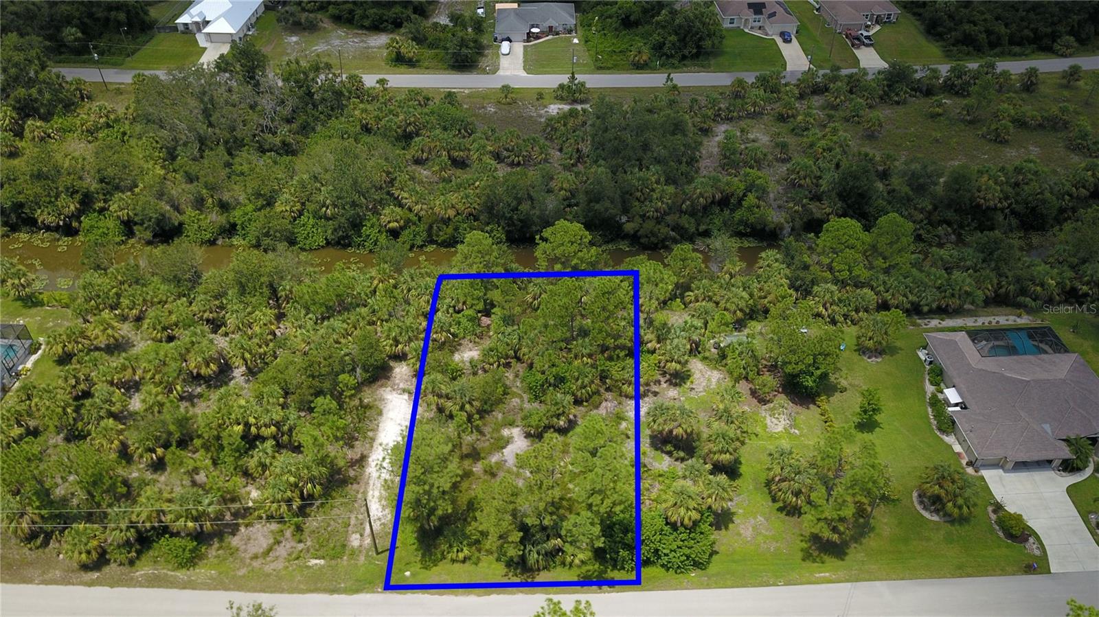Beautiful WATERFRONT lot located in a quiet area of North Port, this lot is ready for the home of your dreams! Close proximity to all the great amenities the city has to offer such as shopping, entertainment, restaurants, and much more! Great area for the avid outdoorsman or nature lovers alike! World-class fishing, golfing, beaches, beautiful rivers and so much more! come get your piece of Florida dreamland, they aren't making anymore!
FLOOD ZONE X