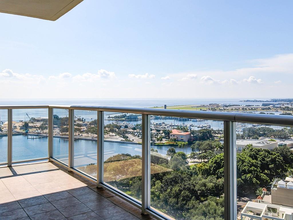 400 BEACH DRIVE NE 1702