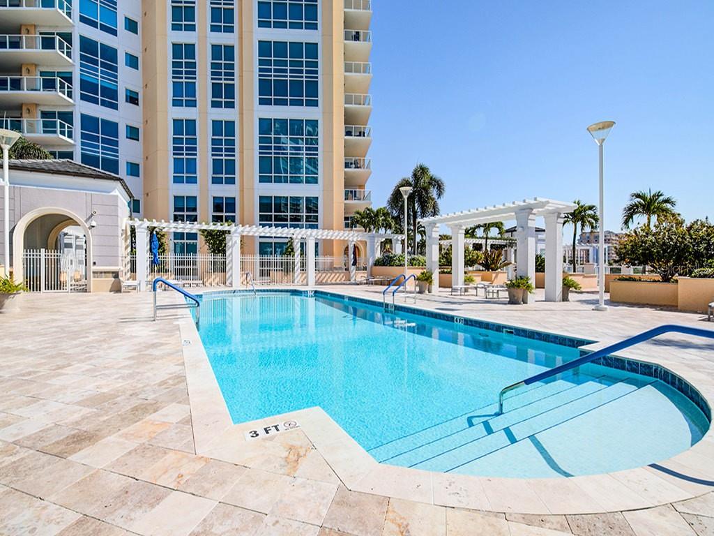 400 BEACH DRIVE NE 1702