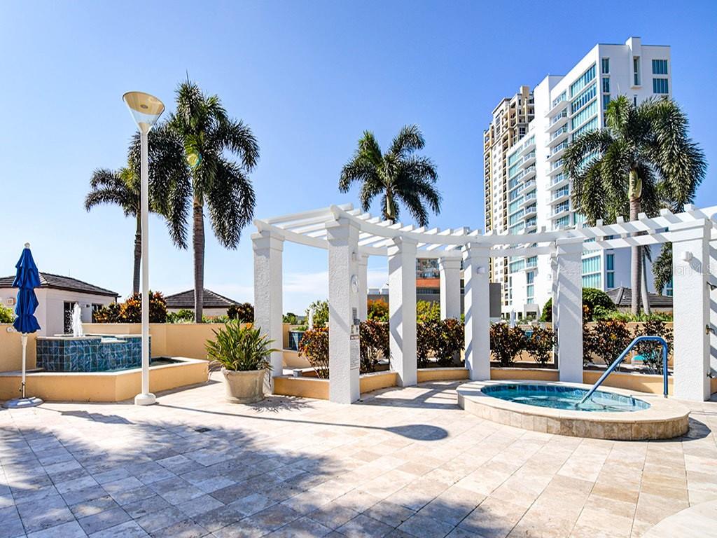 400 BEACH DRIVE NE 1702