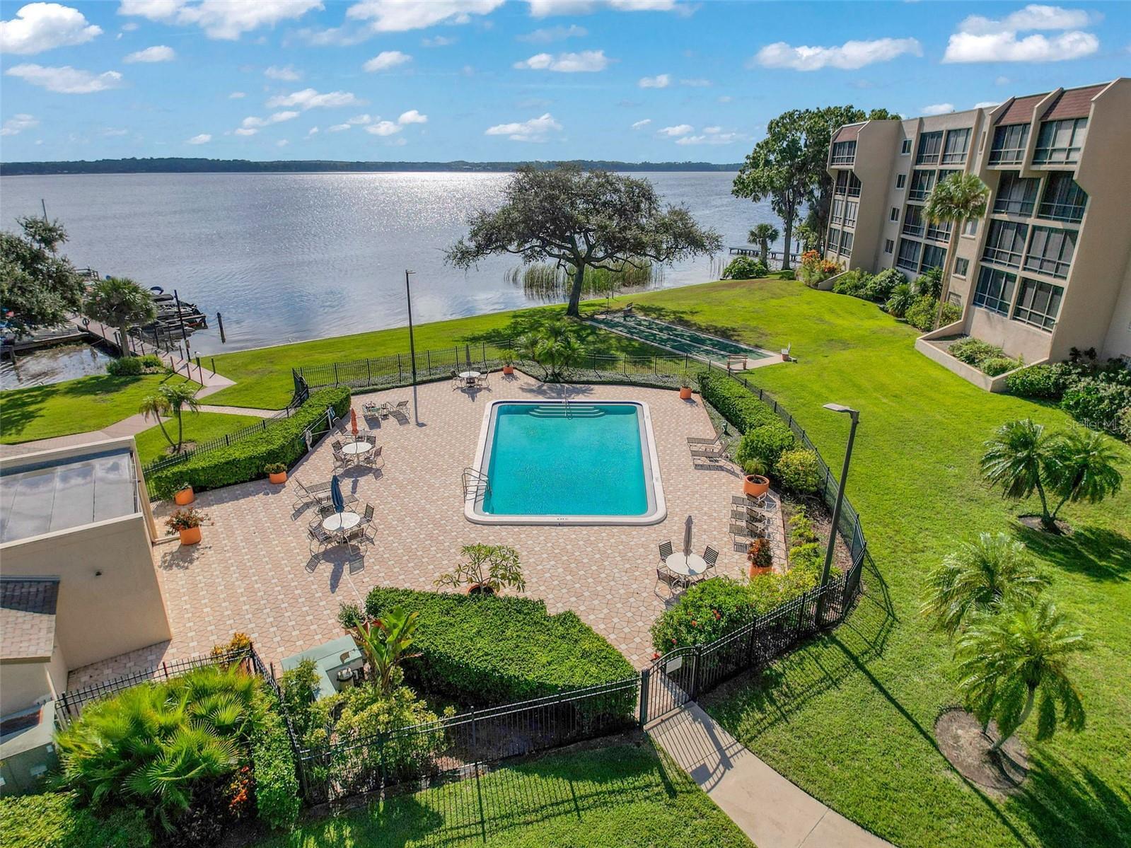 LAKE TARPON SAIL & TENNIS CLUB - Residential