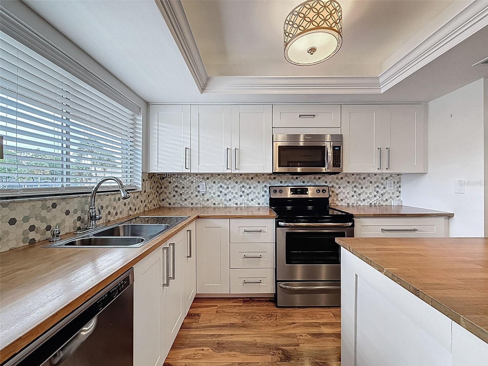 LAKE TARPON SAIL & TENNIS CLUB - Residential