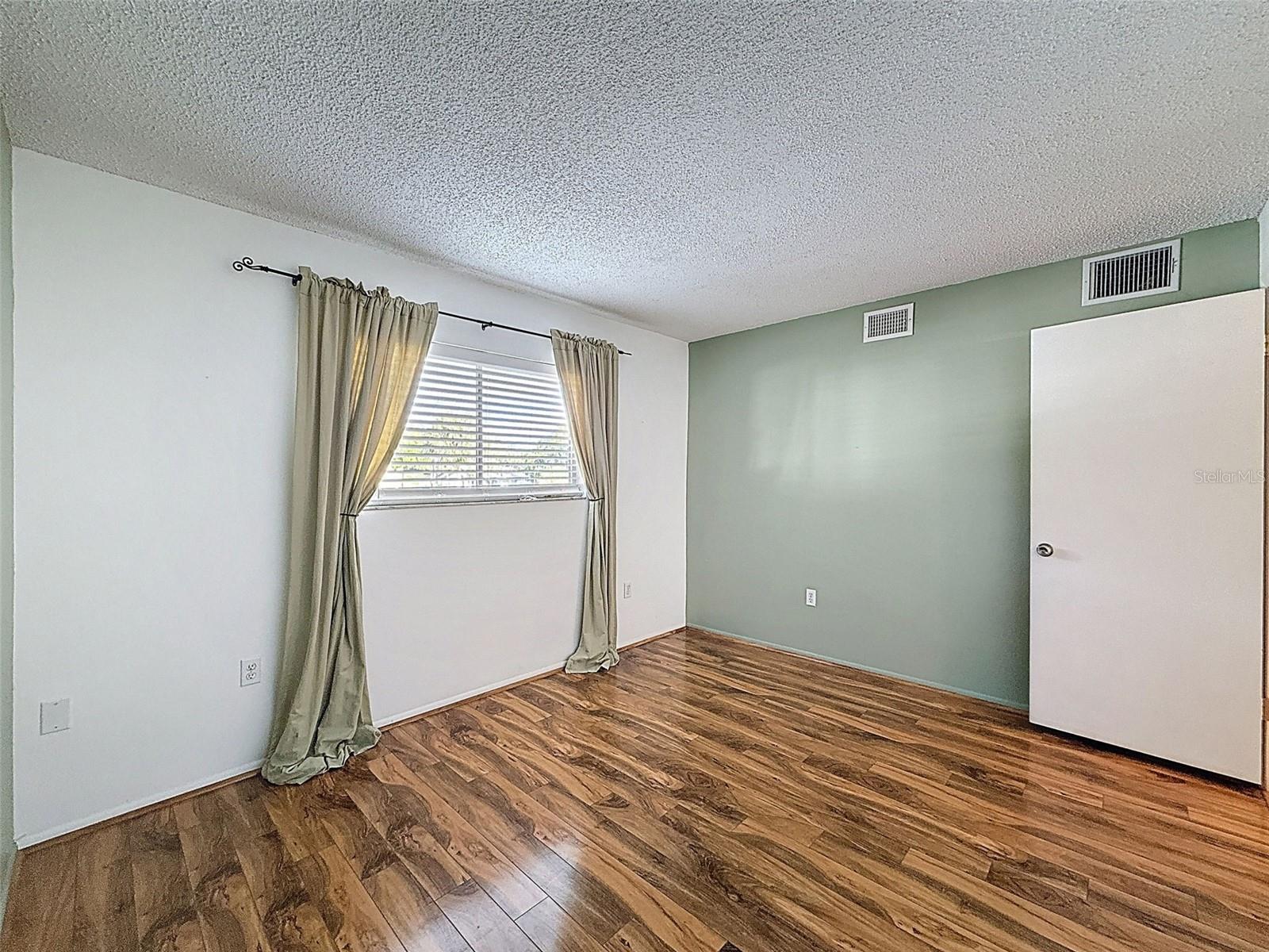 LAKE TARPON SAIL & TENNIS CLUB - Residential