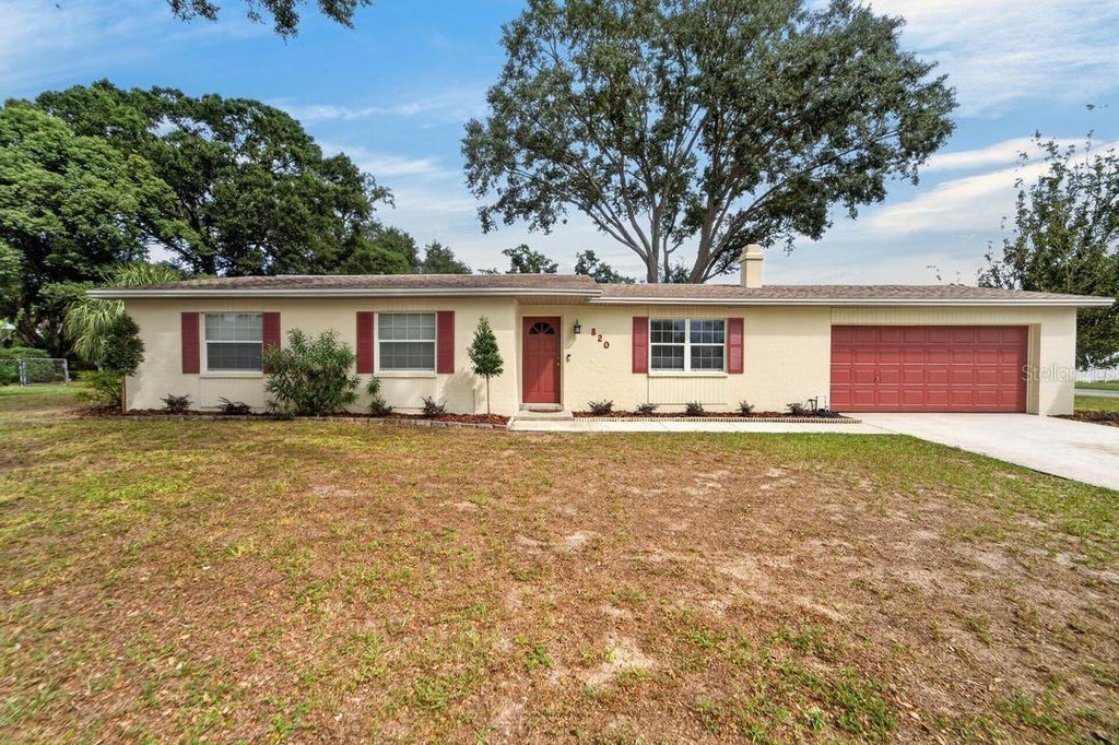 Photo of 820 Blackberry Ln, Brandon, FL 33511 (MLS # TB8554218)