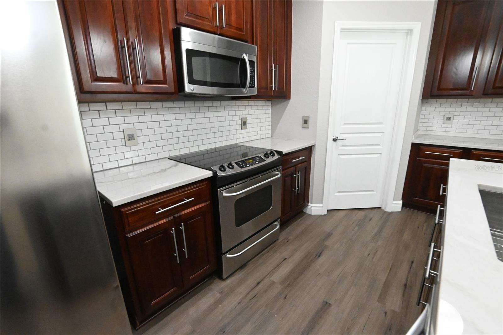 LAKE SAWYER SOUTH PH 03 - Residential Lease