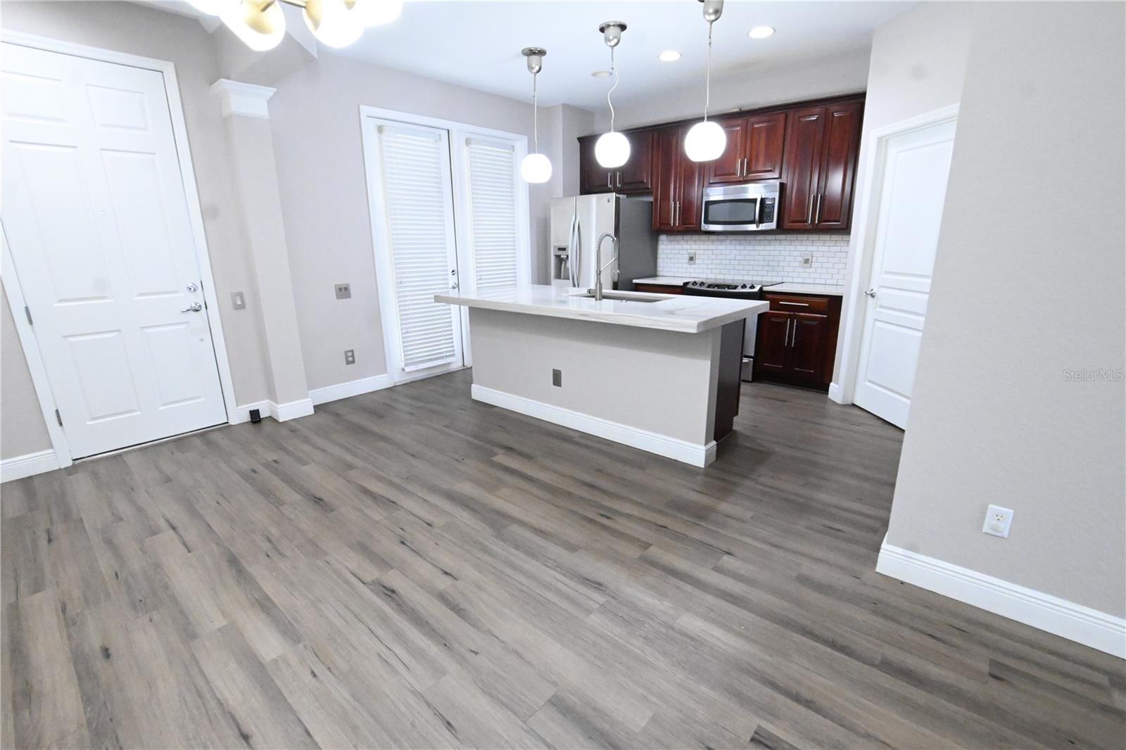 LAKE SAWYER SOUTH PH 03 - Residential Lease