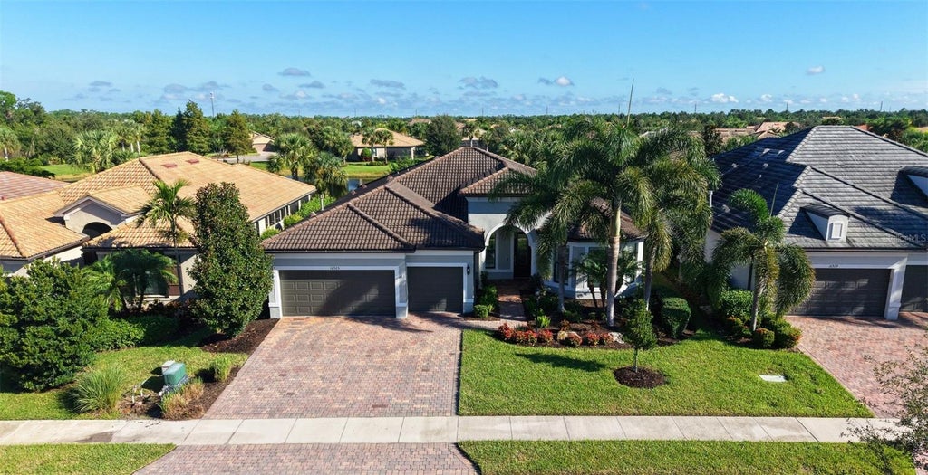 Photo of 16925 Pelham Place, Bradenton, FL 34202 (MLS # A4710294)