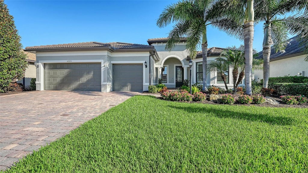 Photo of 16925 Pelham Place, Bradenton, FL 34202 (MLS # A4710294)
