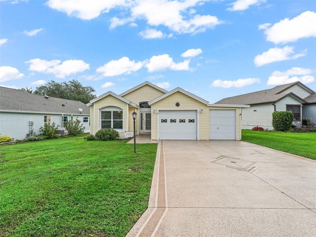Photo of 1142 W Boone Court, The Villages, FL 32159 (MLS # G5098404)