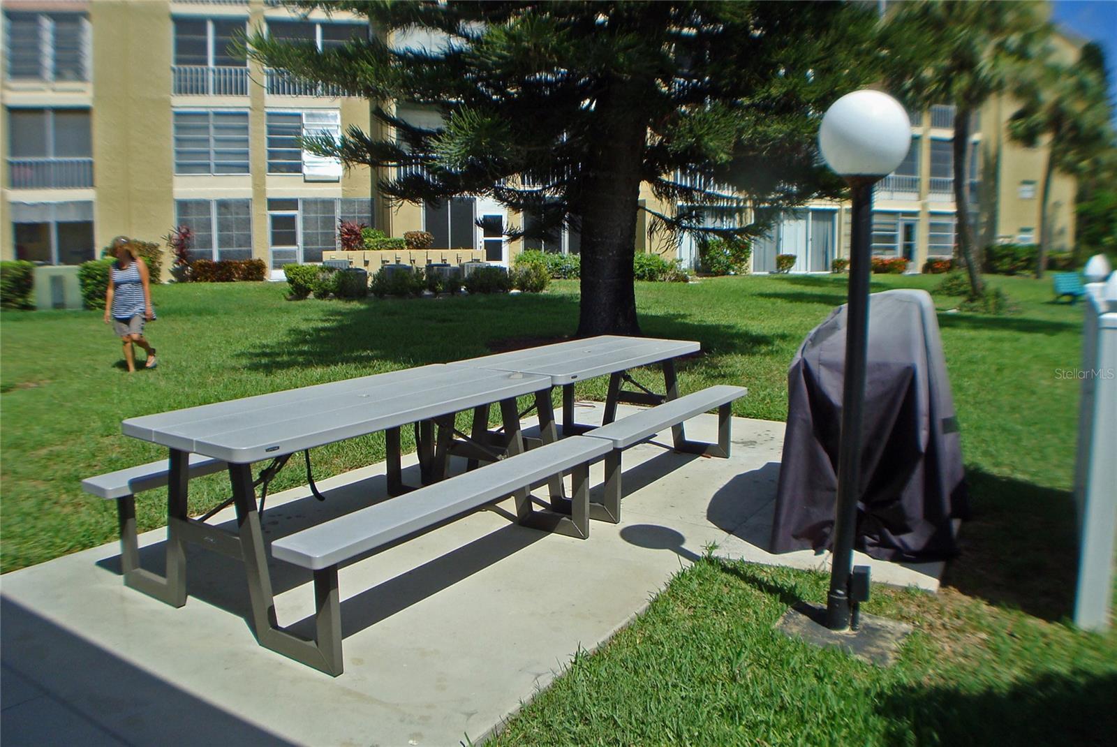 BAYSHORE ON THE LAKE APTS II SEC 3 - Residential