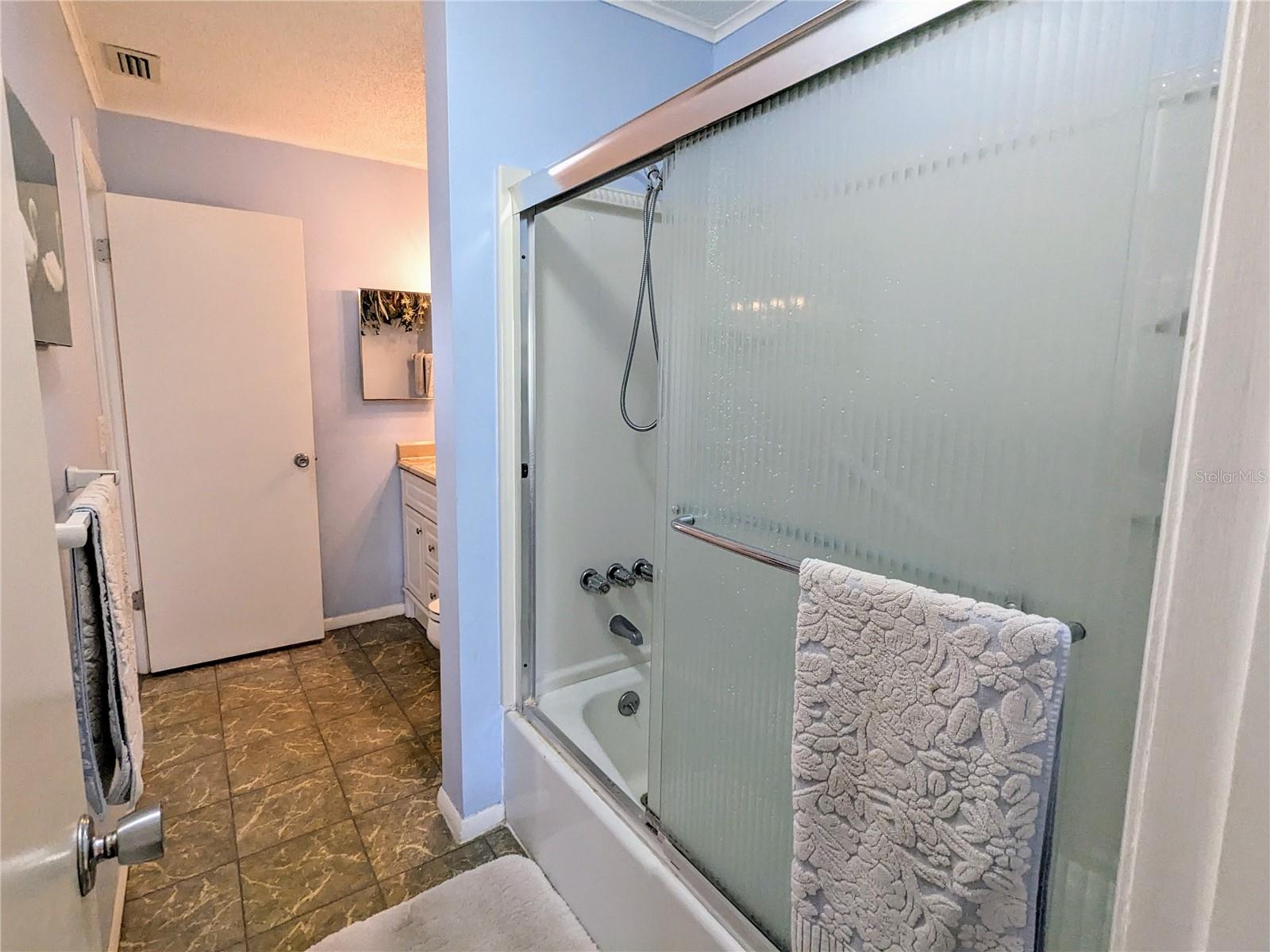 BAYSHORE ON THE LAKE APTS II SEC 3 - Residential