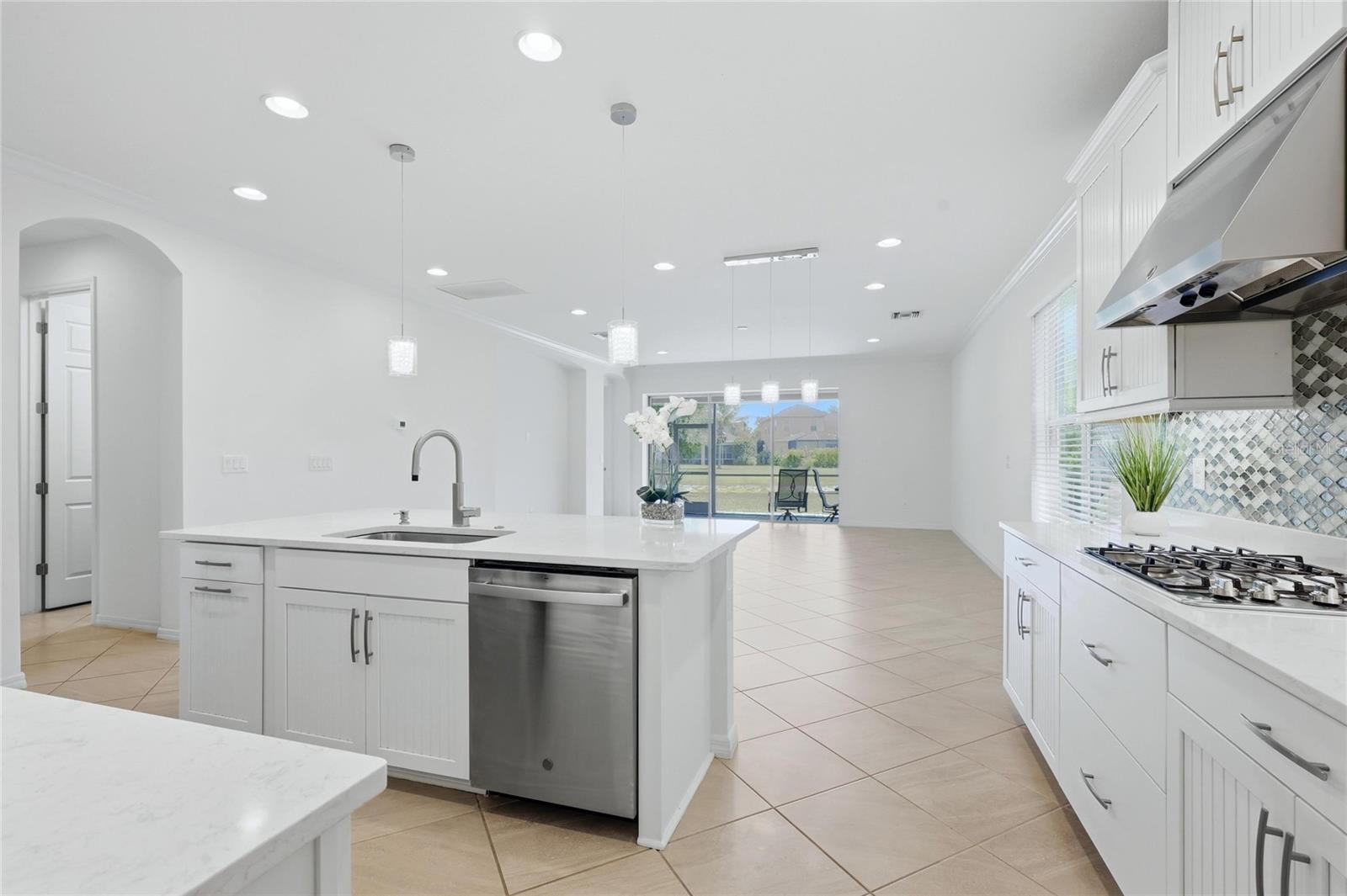5713 SUNFLOWER CIRCLE