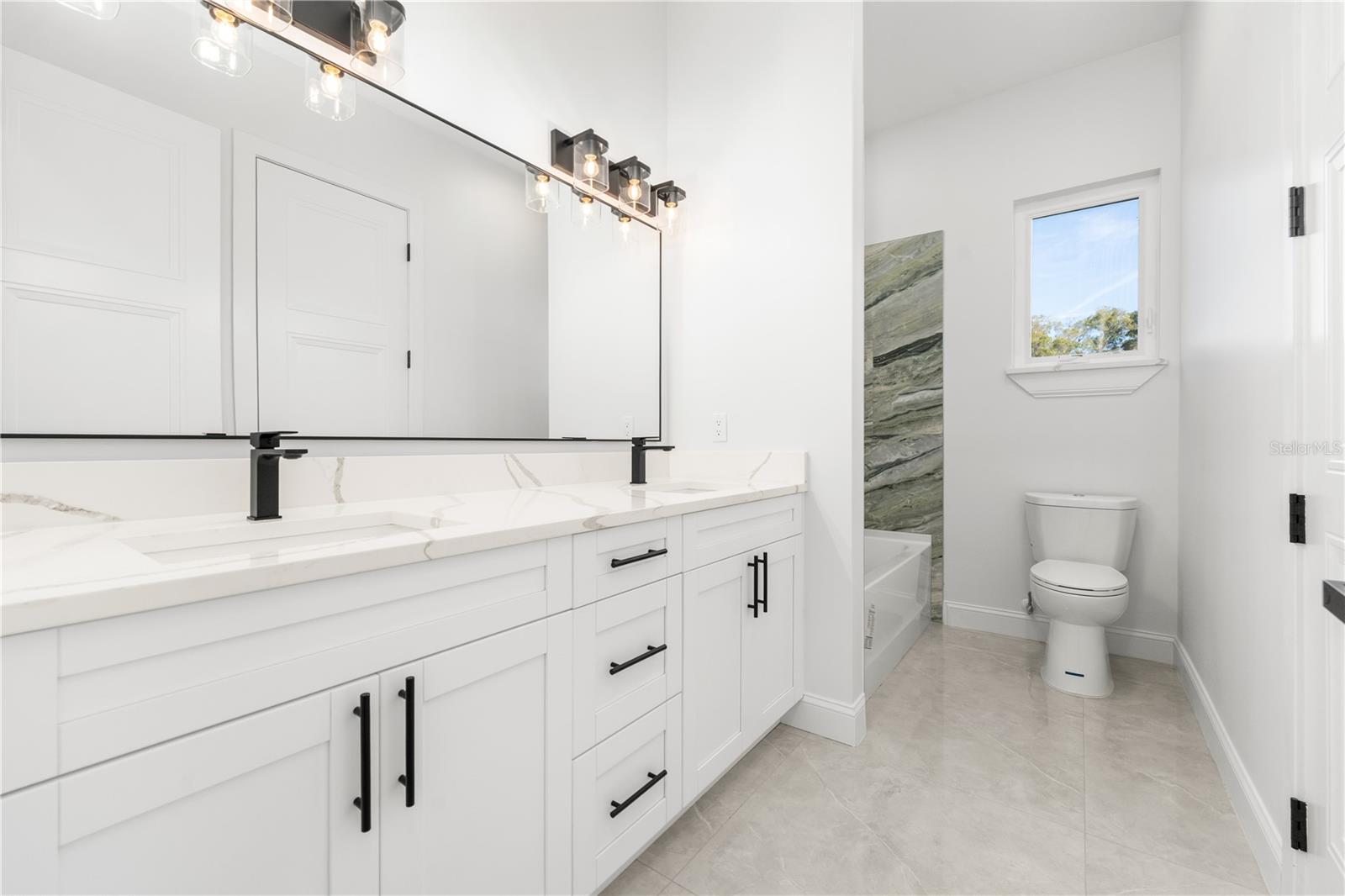 VIA PARADISUS PH III B - Residential
