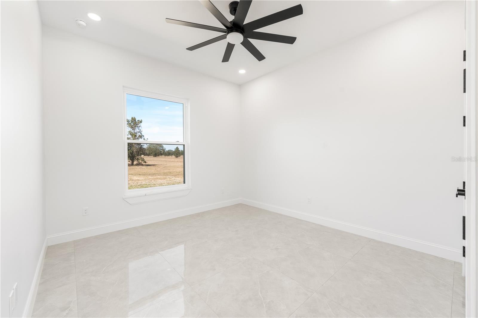 VIA PARADISUS PH III B - Residential