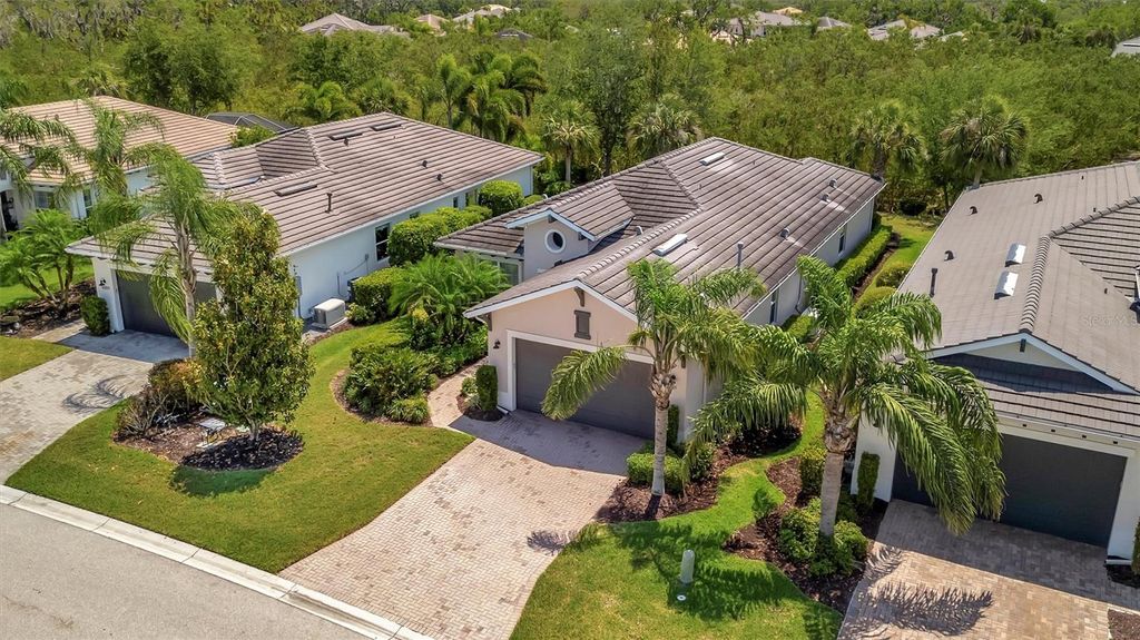 Photo of 5009 Lake Overlook Avenue, Bradenton, FL 34208 (MLS # A4648260)