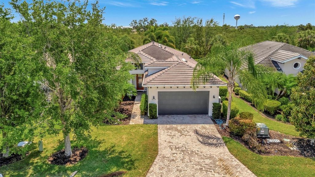 Photo of 5009 Lake Overlook Avenue, Bradenton, FL 34208 (MLS # A4648260)