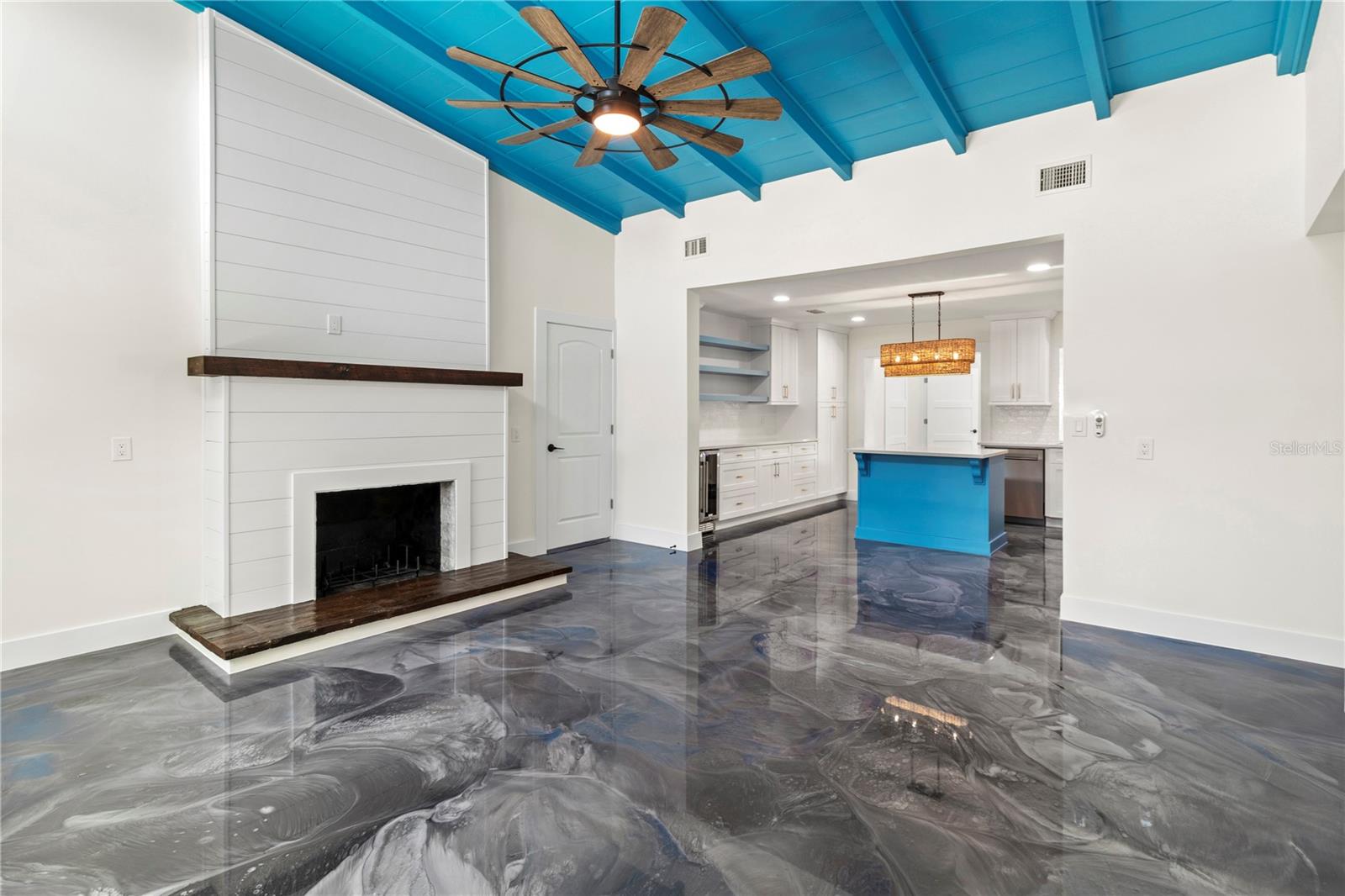 HOLMES BEACH 12TH UNIT - Residential