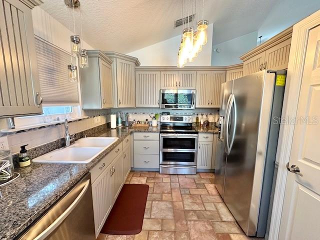 REMINGTON OAKS AT THE CROSSINGS - Residential Lease