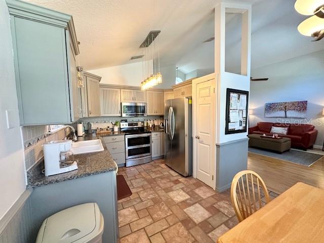 REMINGTON OAKS AT THE CROSSINGS - Residential Lease