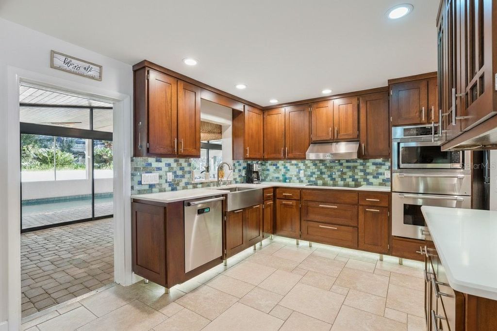 Photo of 103 S Lakeshore Drive, Minneola, FL 34715 (MLS # O6377402)