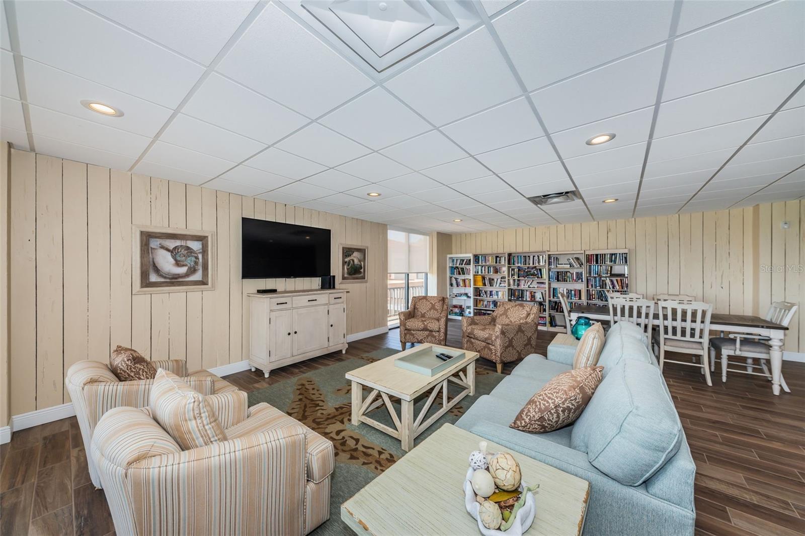 CASA DEL MAR CONDO III - Residential