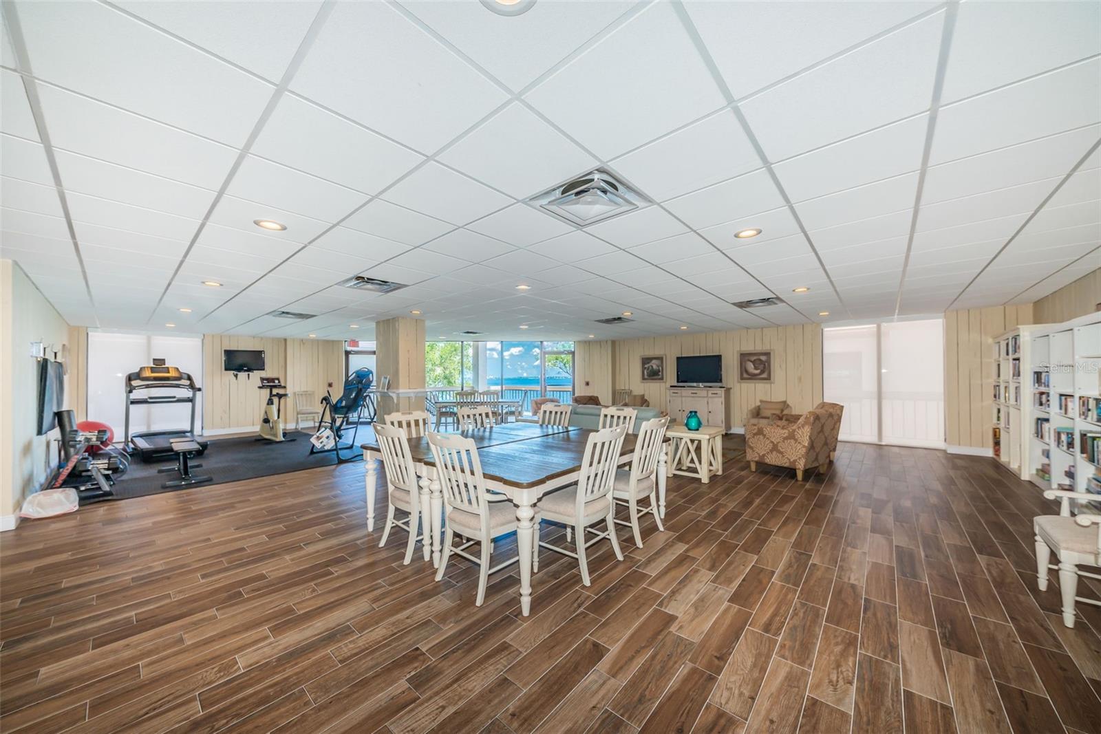 CASA DEL MAR CONDO III - Residential