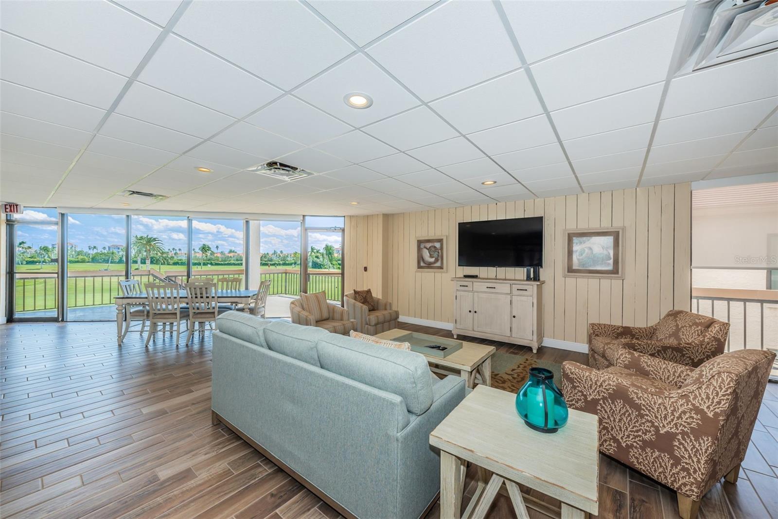 CASA DEL MAR CONDO III - Residential