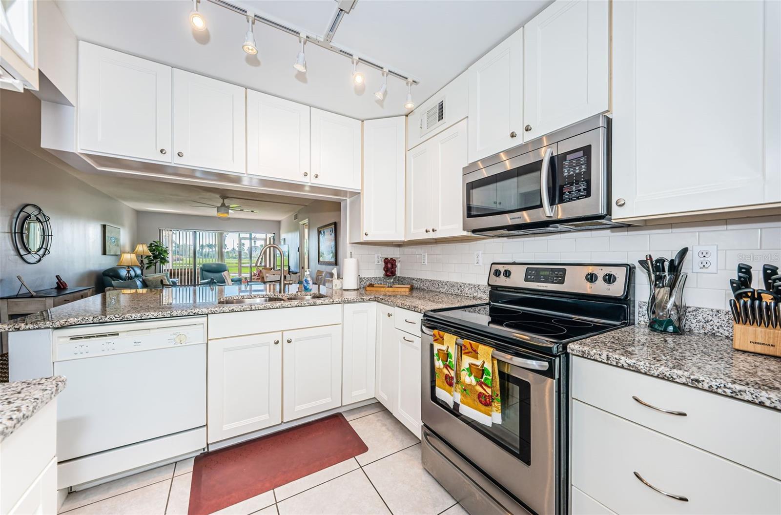 CASA DEL MAR CONDO III - Residential