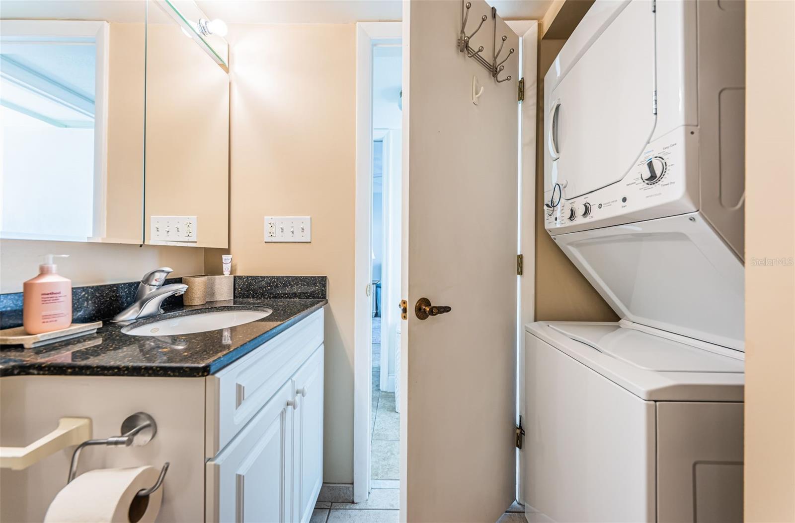 CASA DEL MAR CONDO III - Residential