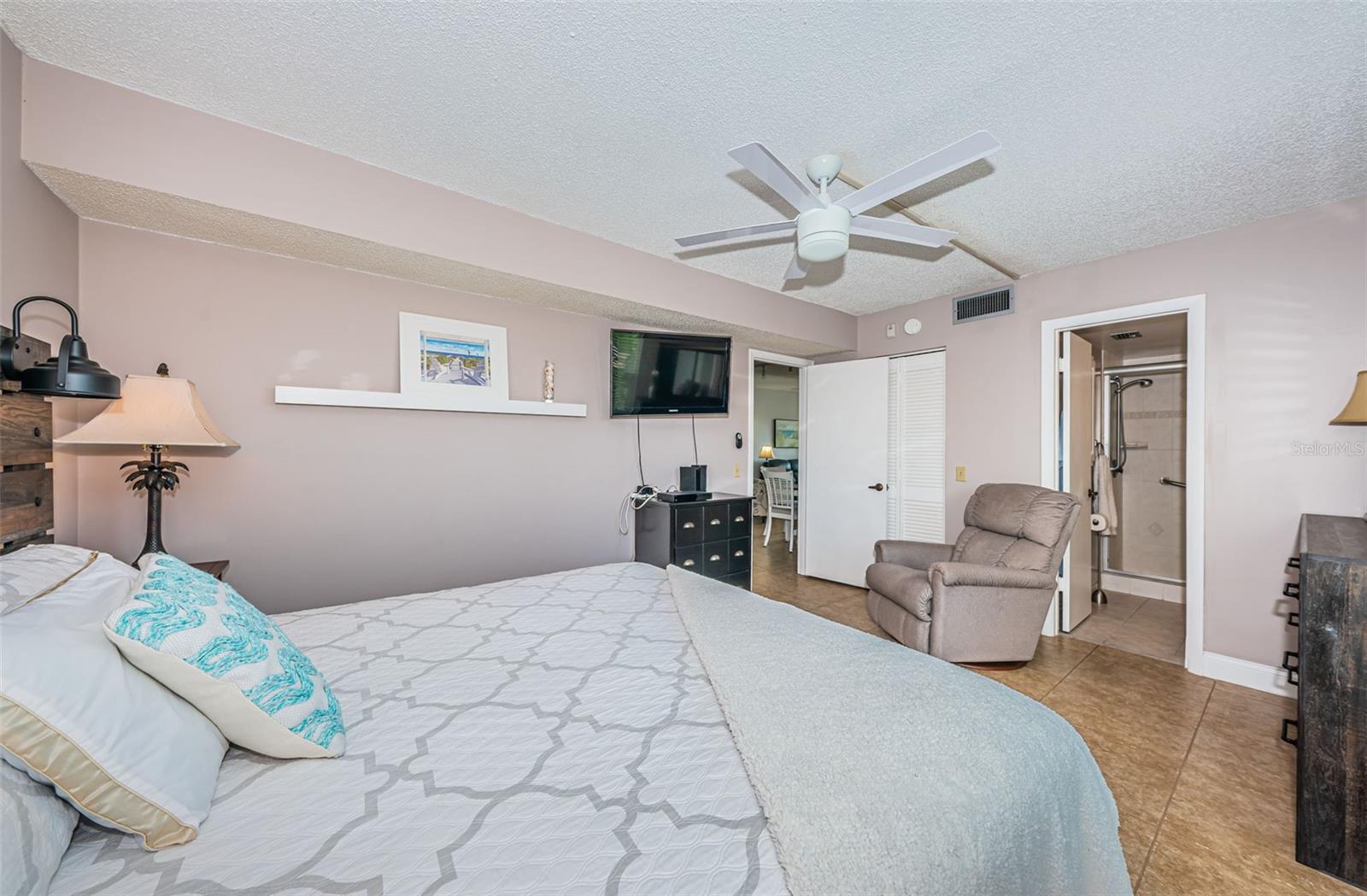 CASA DEL MAR CONDO III - Residential