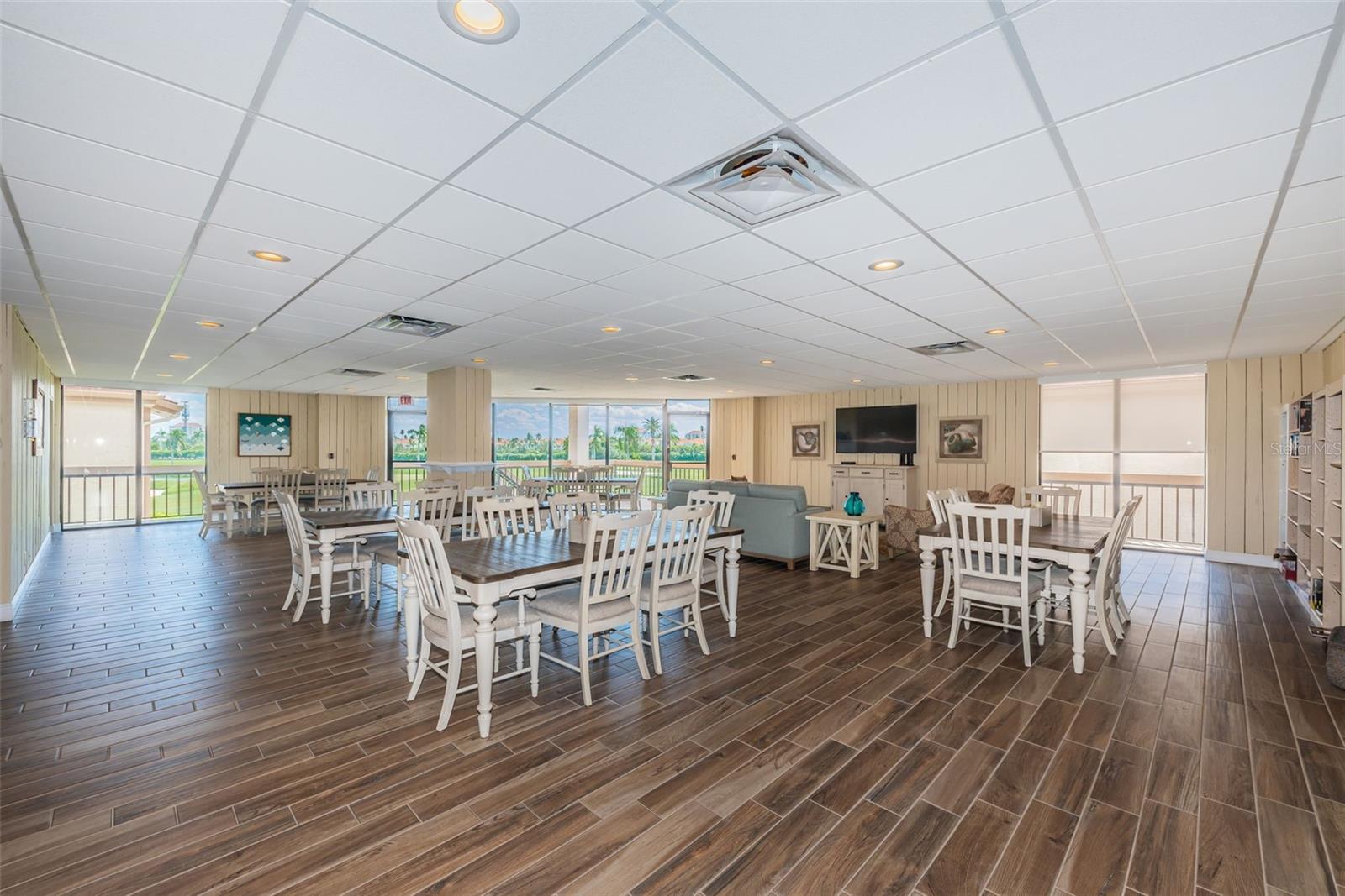 CASA DEL MAR CONDO III - Residential