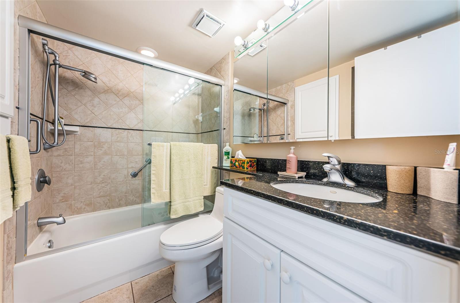 CASA DEL MAR CONDO III - Residential