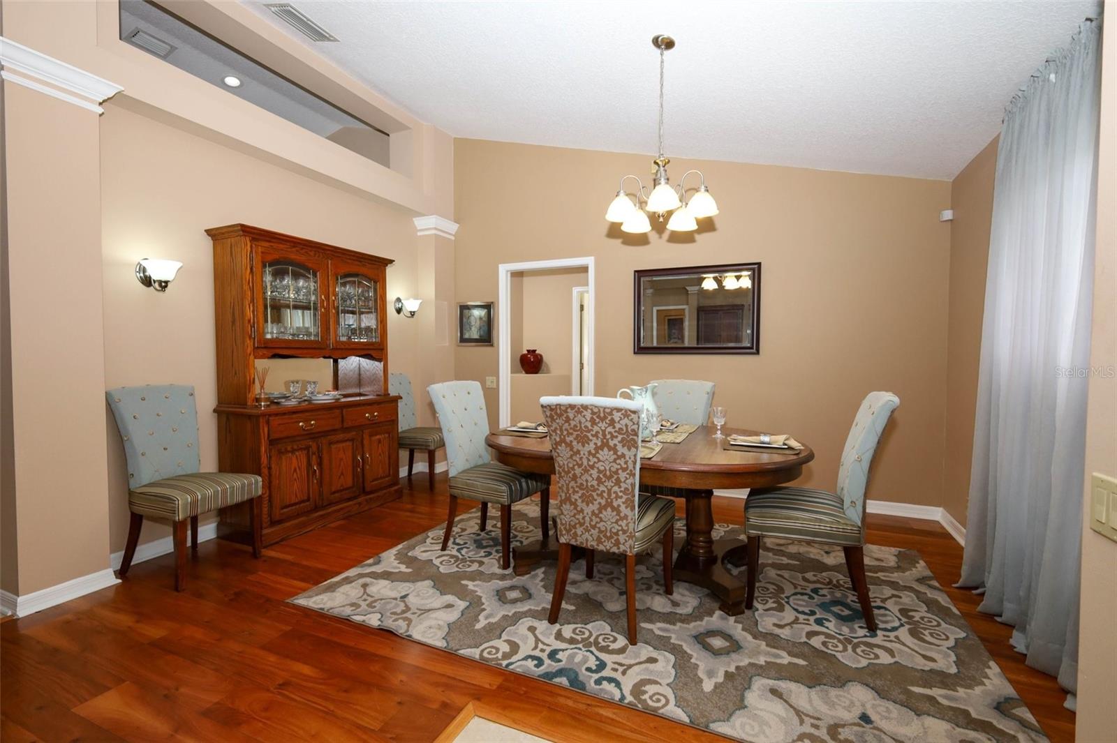 8 ROSEBERRY COURT