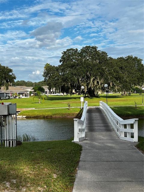 A home in LAKE WALES