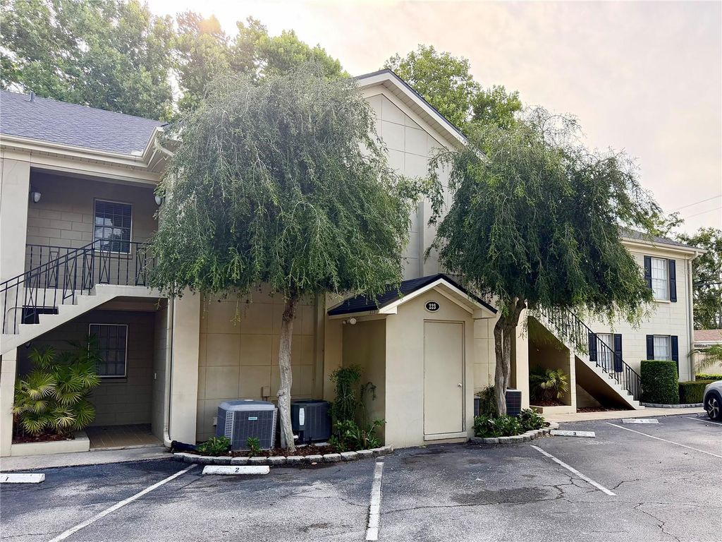 Photo of 223 Windsor Street #6, Lakeland, FL 33803 (MLS # L4962878)