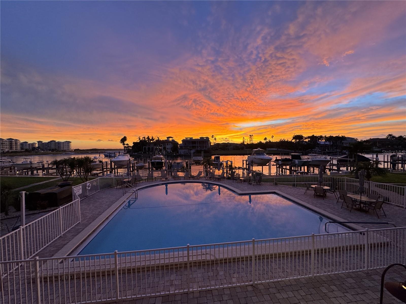 936 PINELLAS BAYWAY S T-7