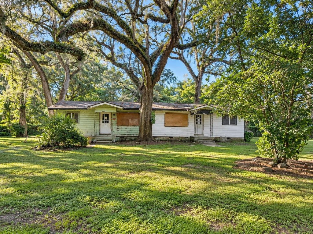 Photo of 822 Live Oak Drive, Brooksville, FL 34601 (MLS # G5117937)