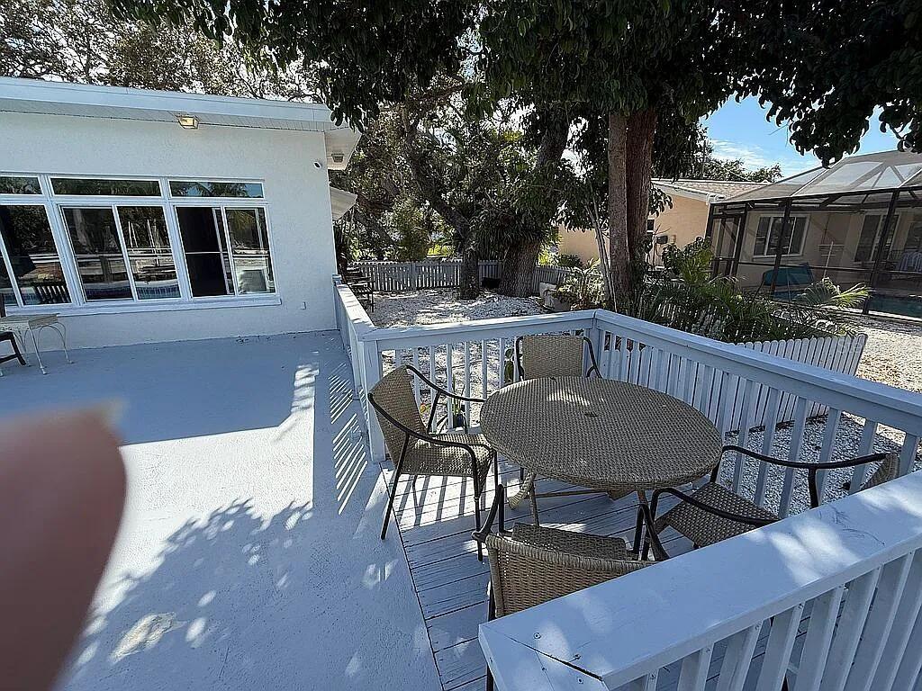 SIESTA ISLES - Residential