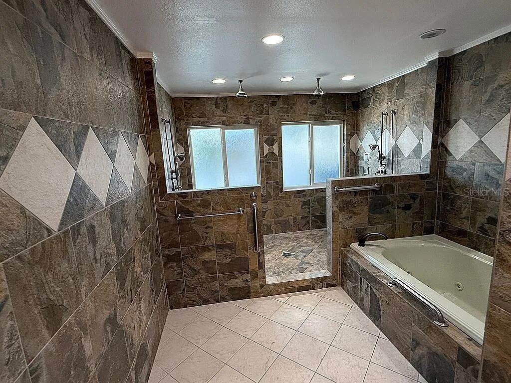 SIESTA ISLES - Residential