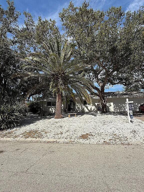 SIESTA ISLES - Residential