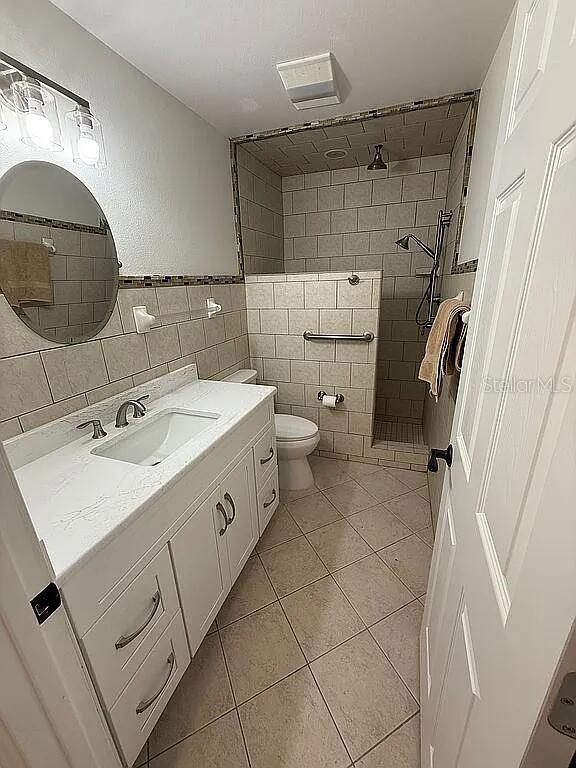 SIESTA ISLES - Residential